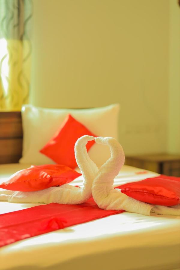 Aurora Banquet And Hotel ชิลอว์ ภายนอก รูปภาพ