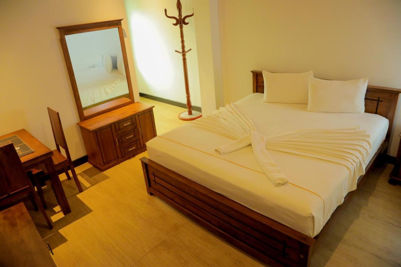 Aurora Banquet And Hotel ชิลอว์ ภายนอก รูปภาพ