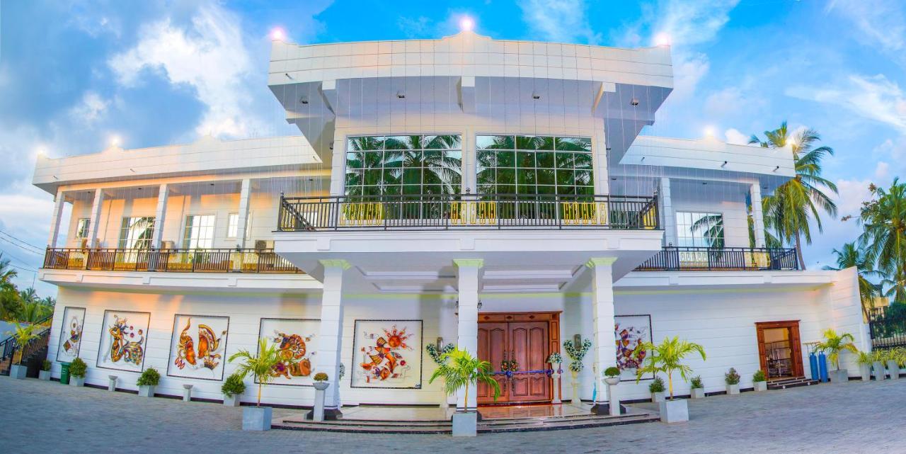 Aurora Banquet And Hotel ชิลอว์ ภายนอก รูปภาพ
